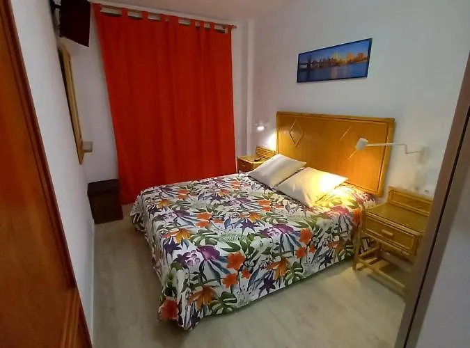 Alojamientosmomi3 アパート